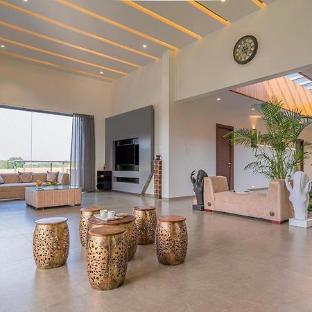 Stayvista'S Le Bon Horizon - Hillside Elegance With Chic Interiors, Poolside Serenity & Picturesque Gazebo - Proximity To Sula Насик Экстерьер фото