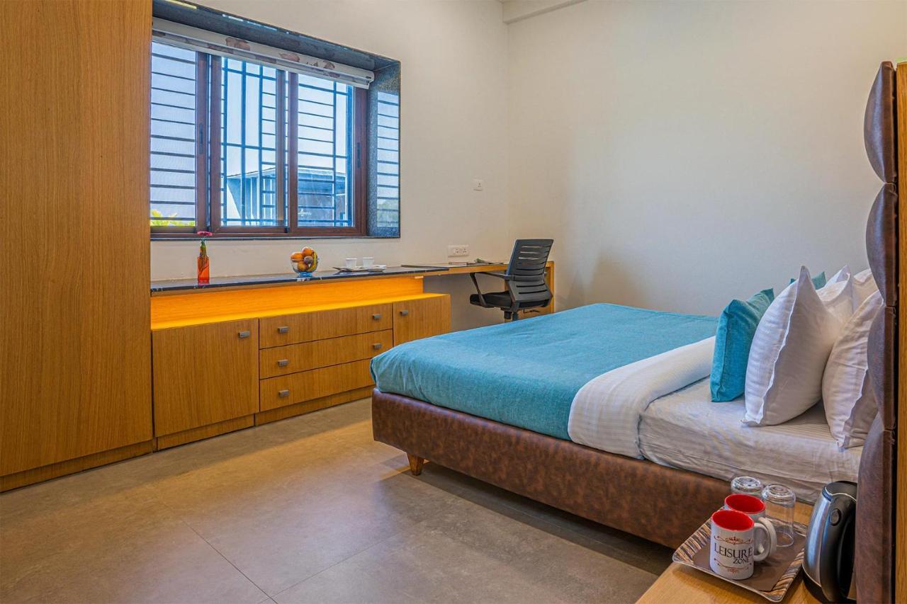 Stayvista'S Le Bon Horizon - Hillside Elegance With Chic Interiors, Poolside Serenity & Picturesque Gazebo - Proximity To Sula Насик Экстерьер фото