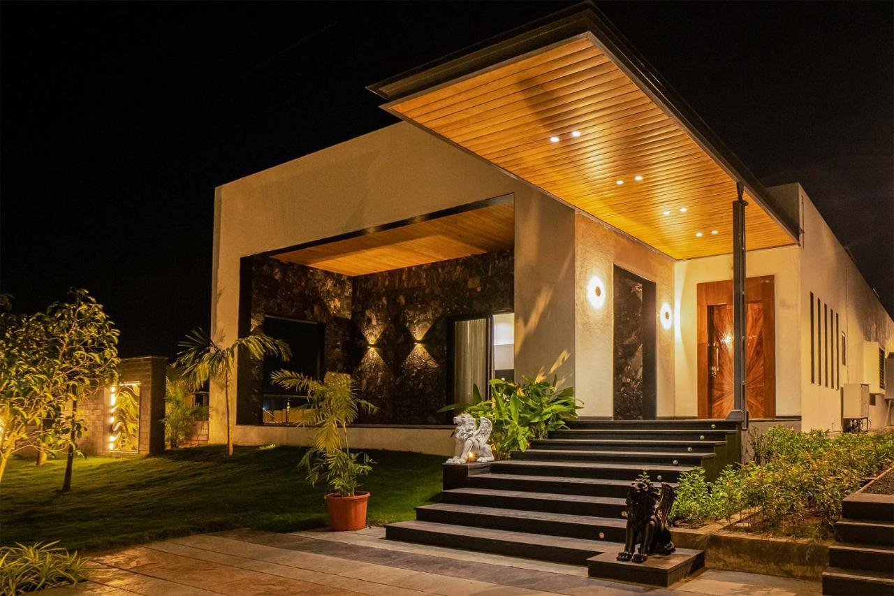 Stayvista'S Le Bon Horizon - Hillside Elegance With Chic Interiors, Poolside Serenity & Picturesque Gazebo - Proximity To Sula Насик Экстерьер фото