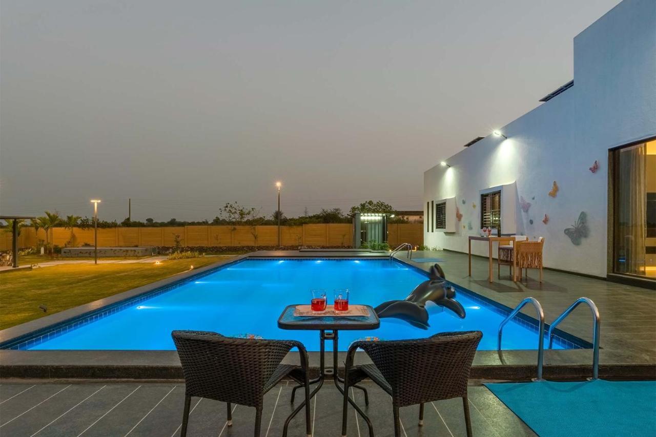 Stayvista'S Le Bon Horizon - Hillside Elegance With Chic Interiors, Poolside Serenity & Picturesque Gazebo - Proximity To Sula Насик Экстерьер фото
